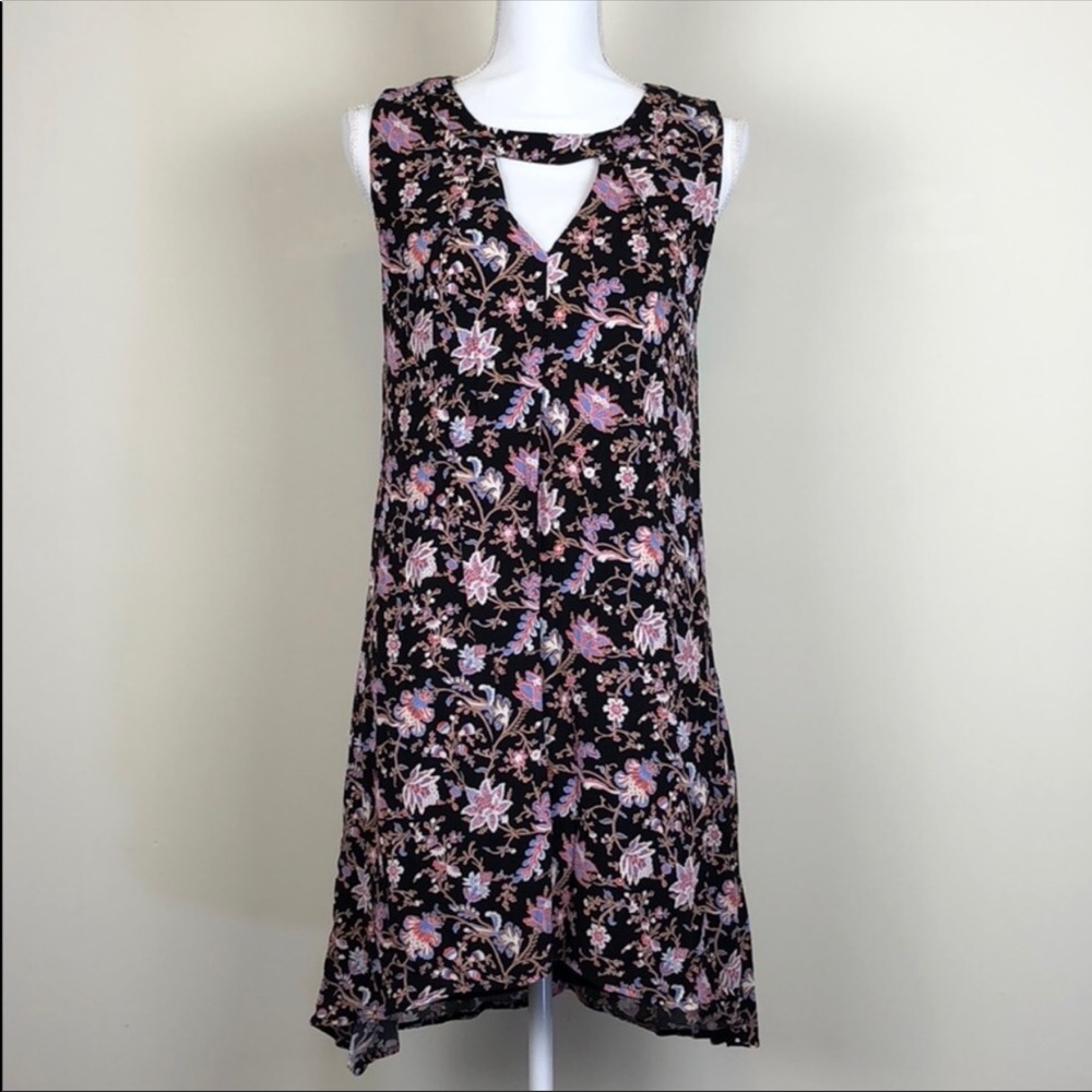 NWT Francesca’s Ayla floral keyhole dress